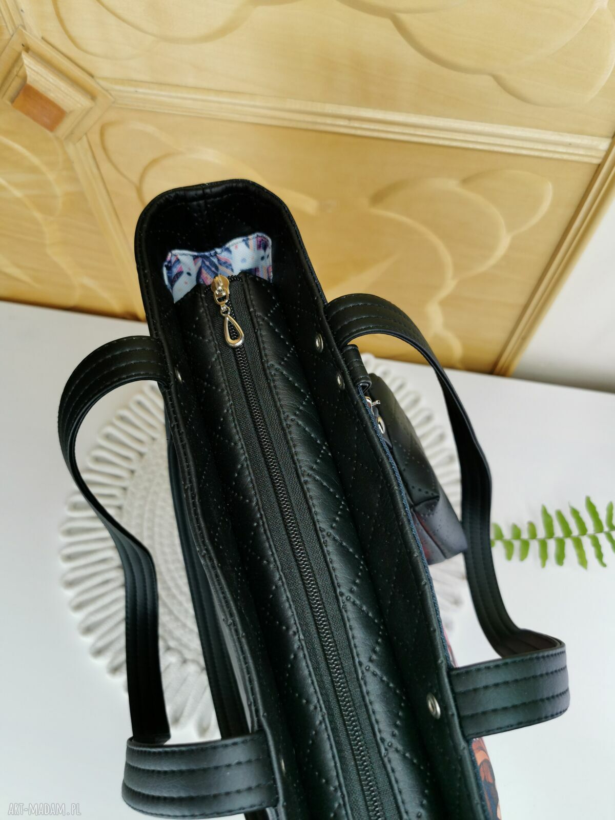 Pojemna torebka shopper na ramię w kwiaty z kosmetyczką