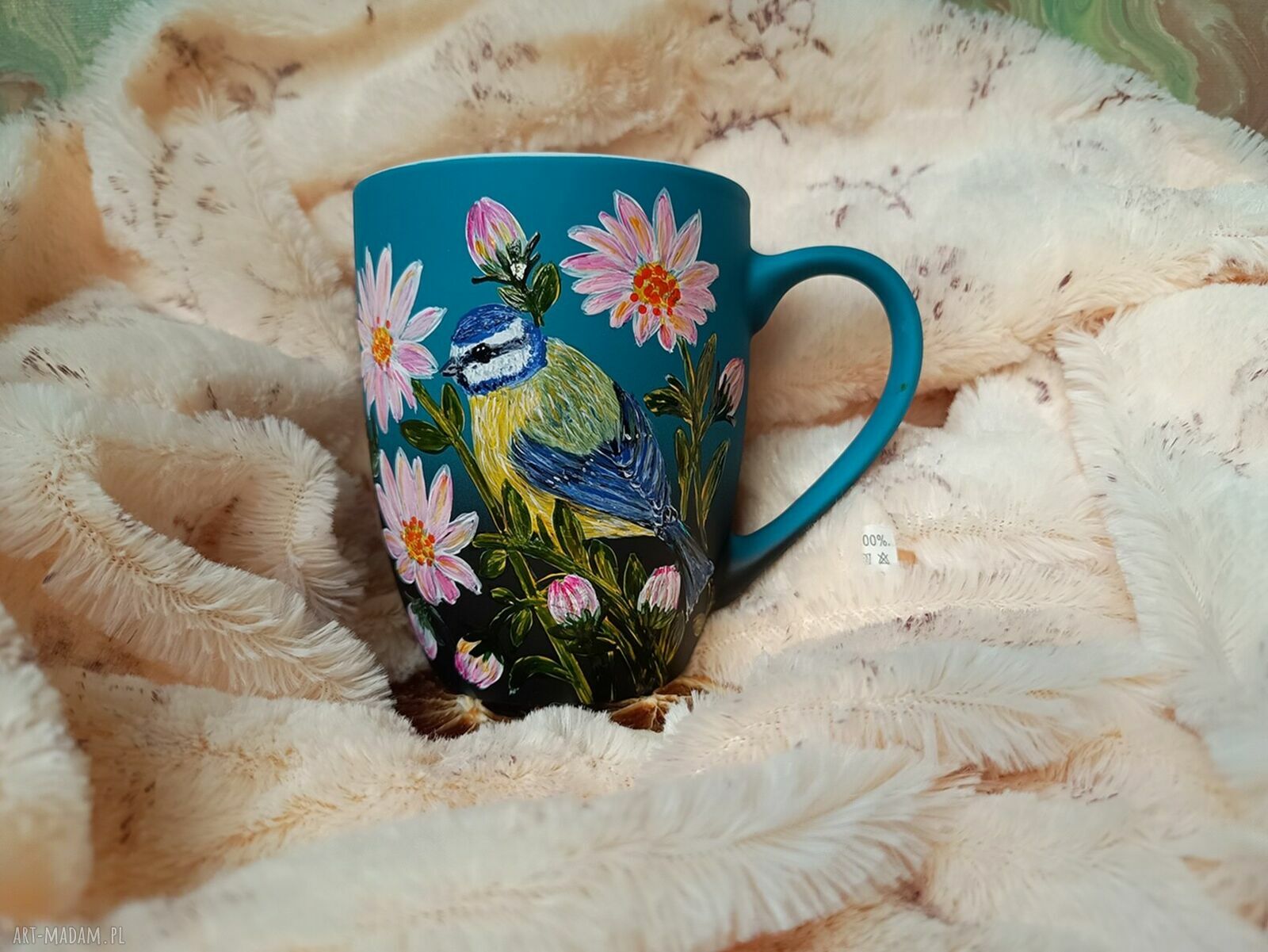 Ręcznie malowany kubek porcelanowy 300 ml z modraszką w kwiatach - prezent na urodziny