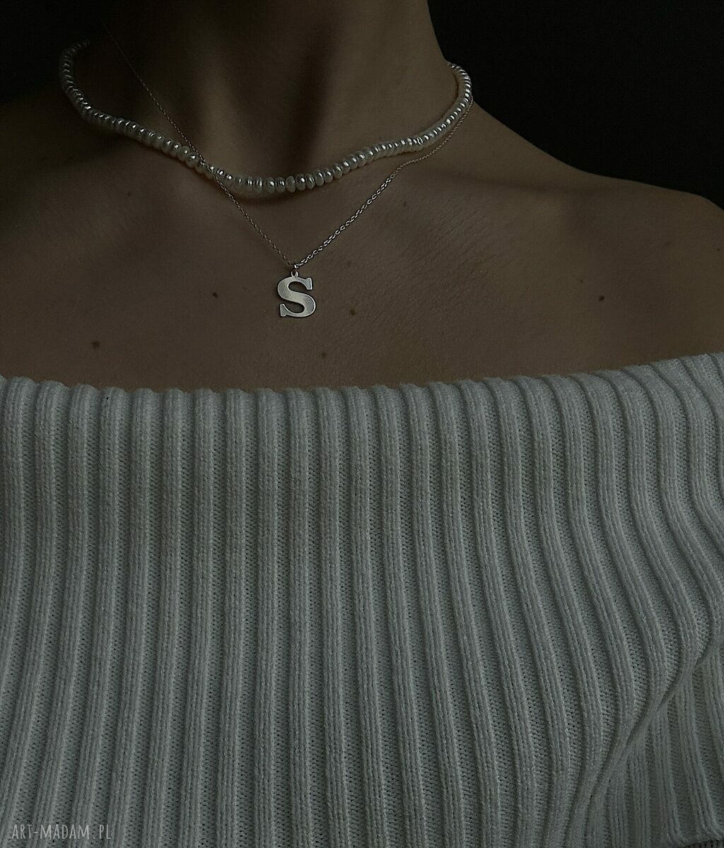 naszyjniki: Srebrny naszyjnik z dużą literą hand made