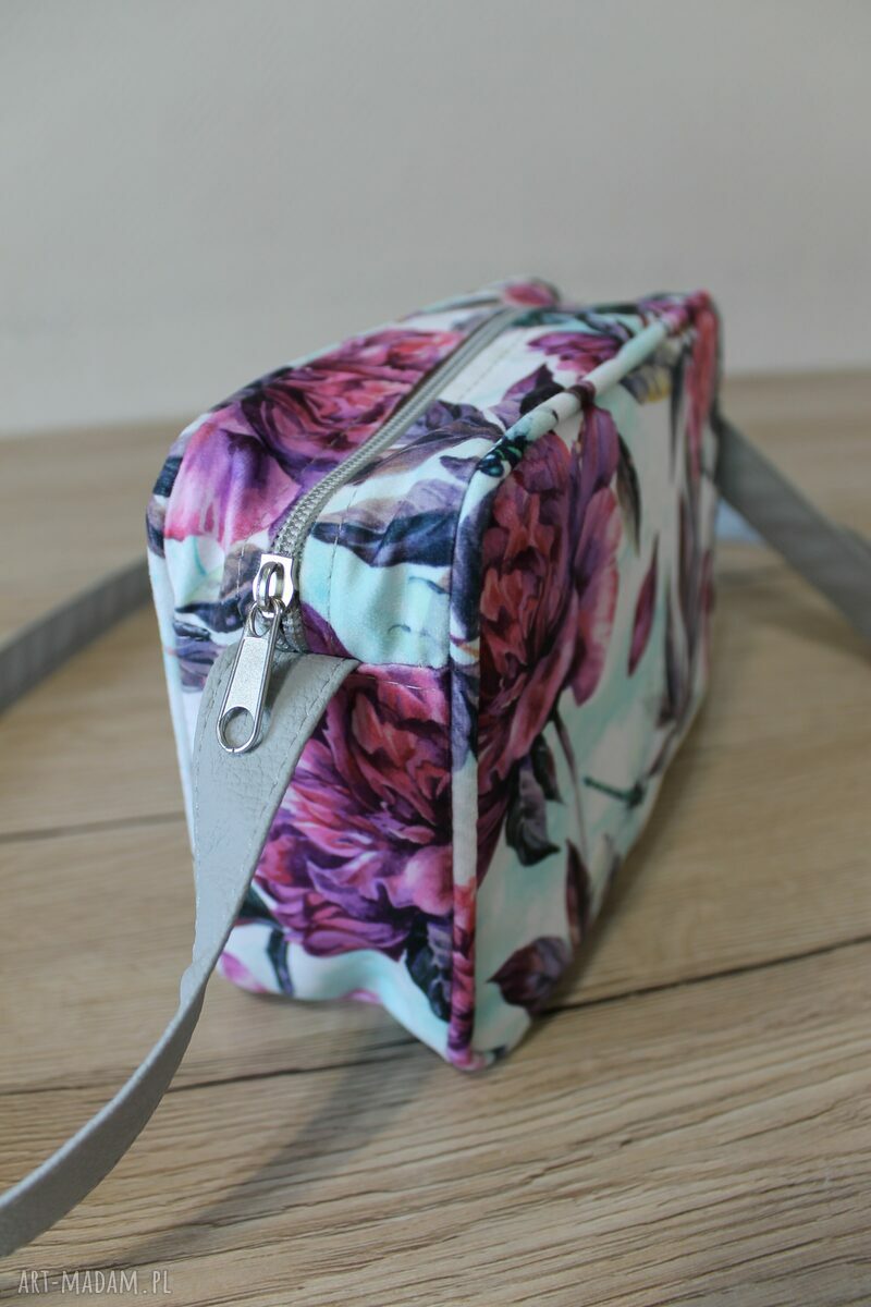 Single Bag - Piwonie na miętowym tle