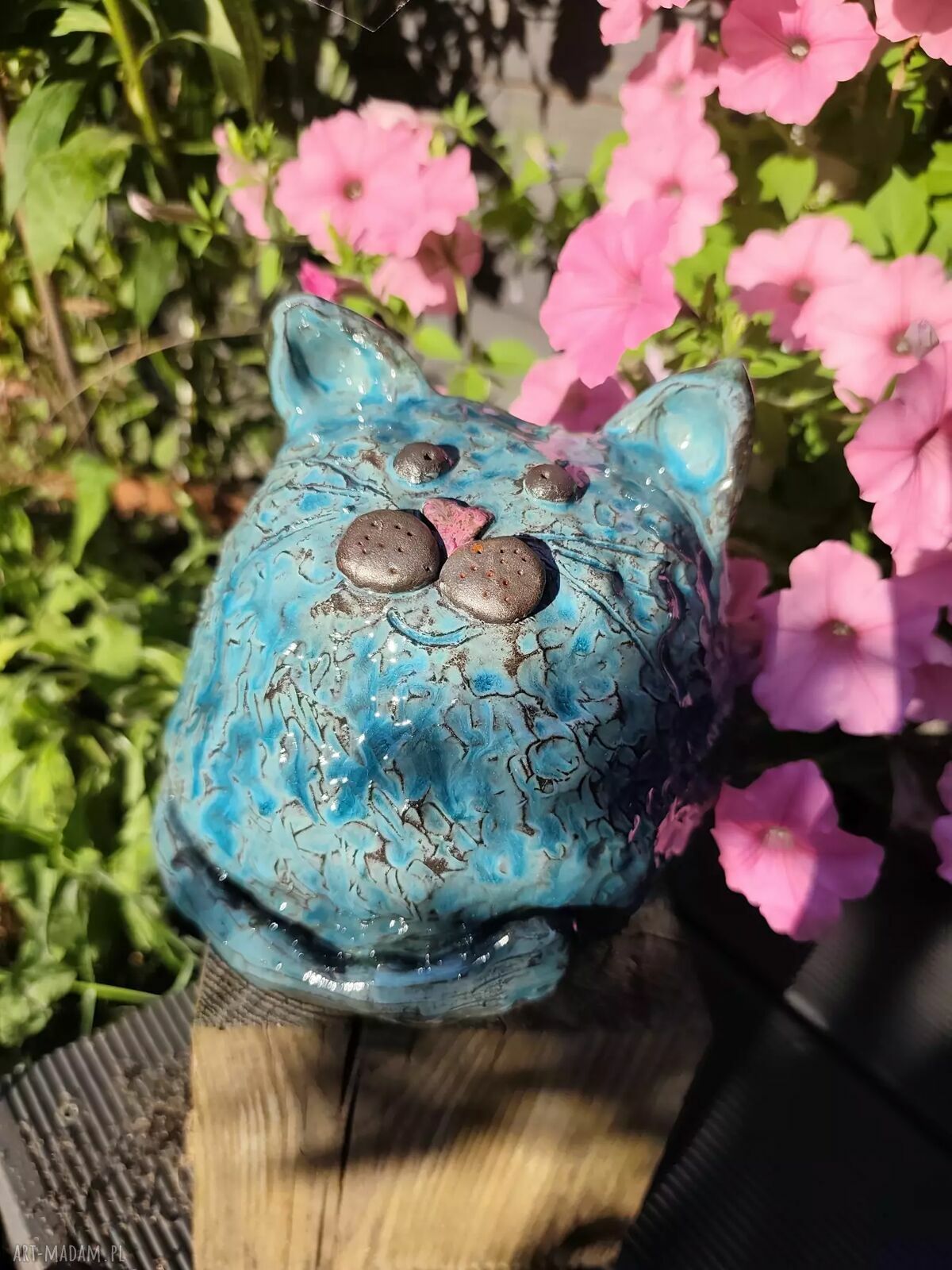 Ceramiczna skarbonka w kształcie grubego kotka