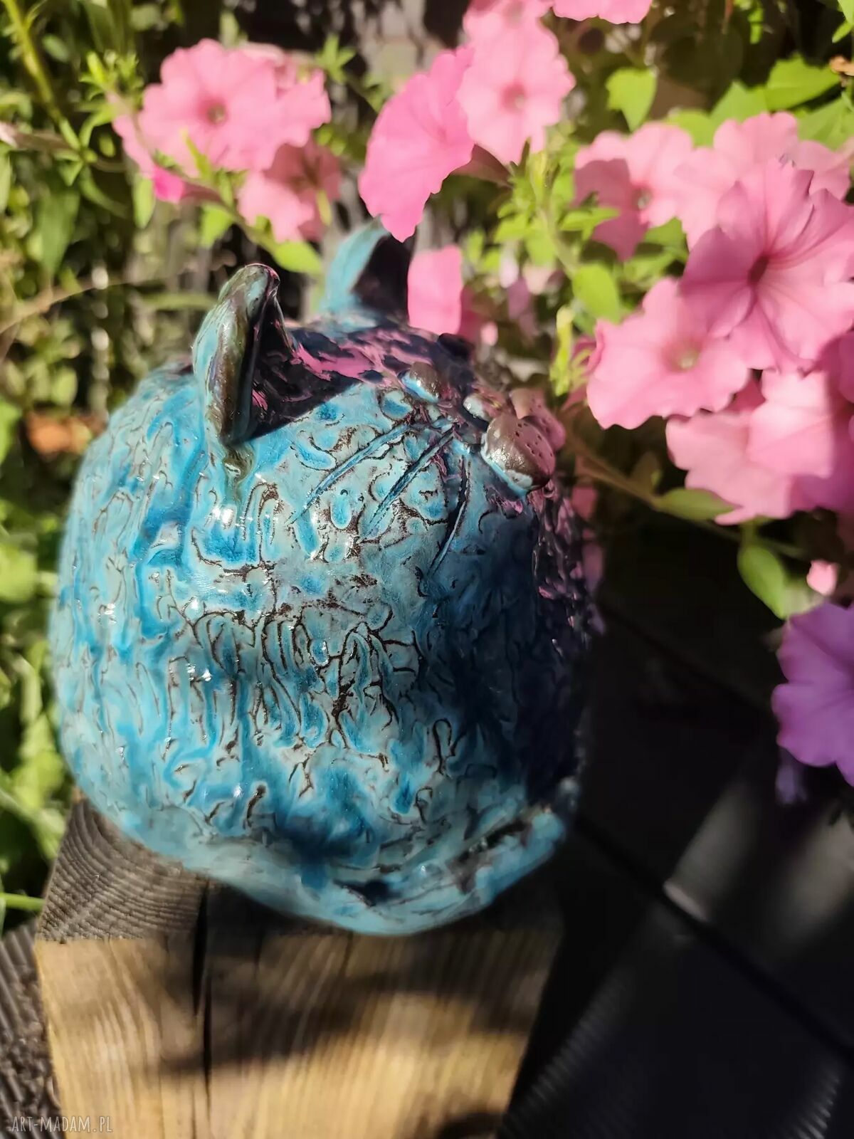 Ceramiczna skarbonka w kształcie grubego kotka