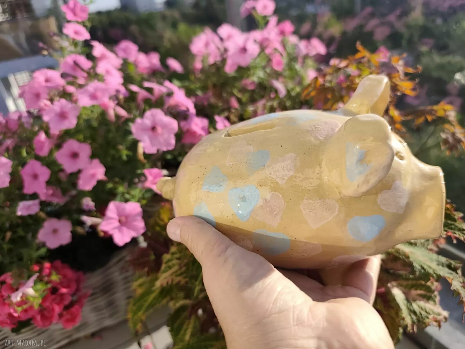 Ceramiczna skarbonka w kształcie świnki