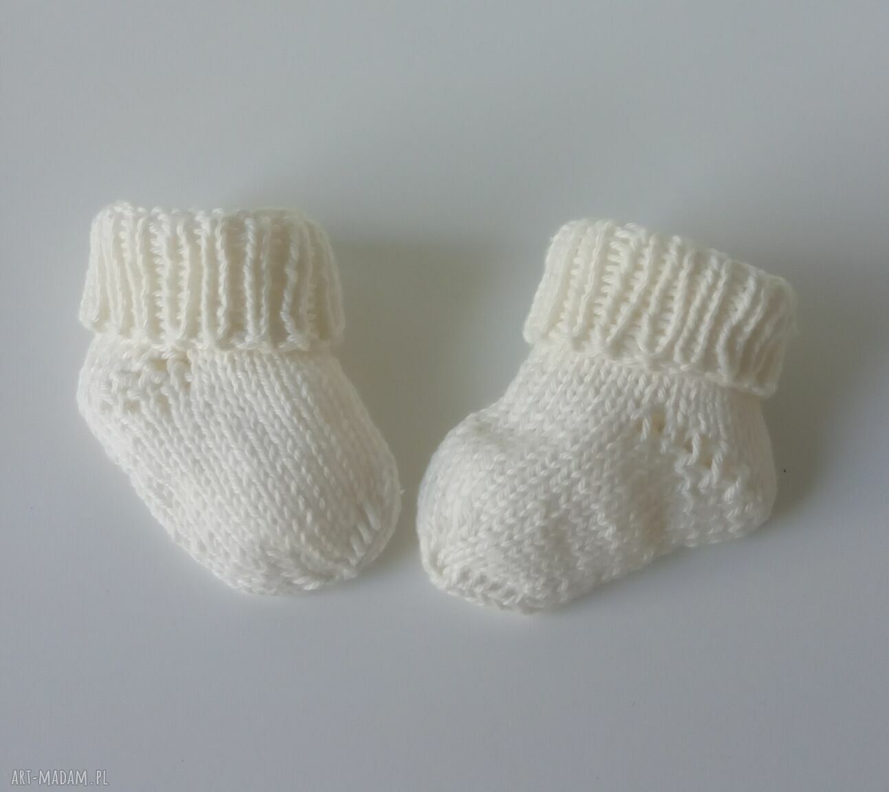 Buciki i skarpetki na drutach handmade w odcieniu bieli i kremu