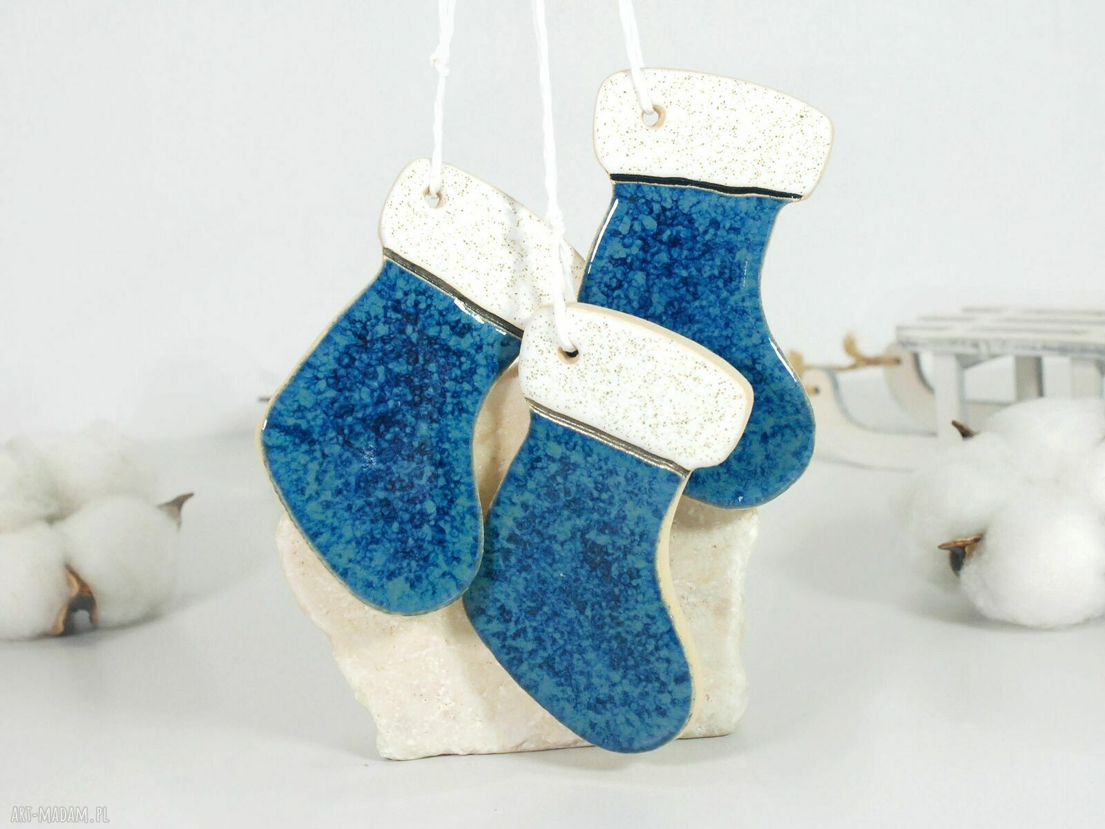 Ręcznie wykonane ceramiczne skarpety świąteczne - ozdoby choinkowe