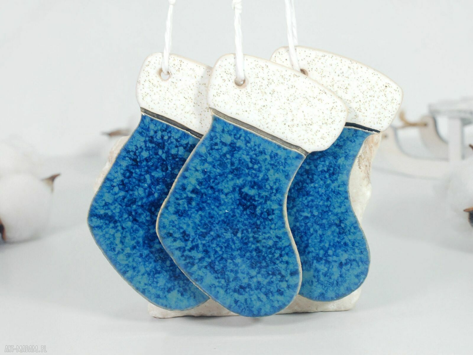 Ręcznie wykonane ceramiczne skarpety świąteczne - ozdoby choinkowe