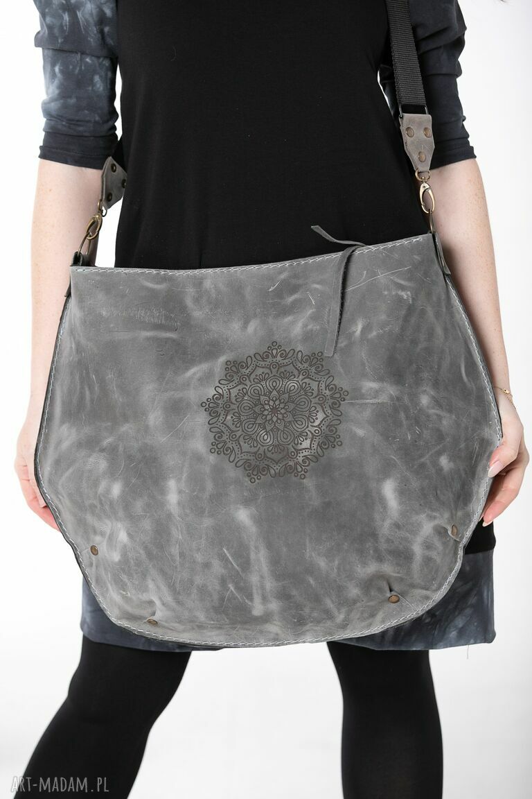 Duża torba skórzana na ramię z wypalaną mandalą - handmade na laptop i codzienność