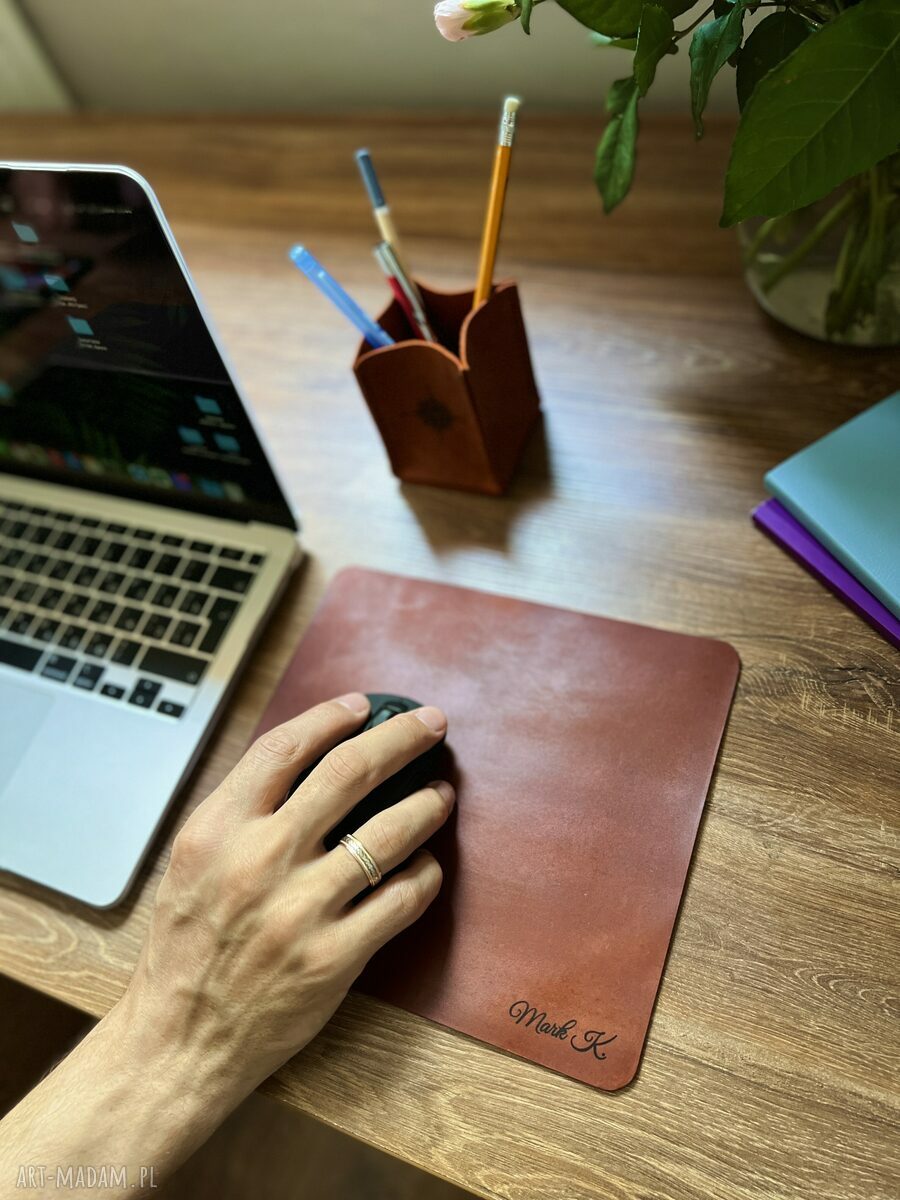 Skórzana podkładka pod mysz z grawerem - personalizuj imię, inicjały i logo