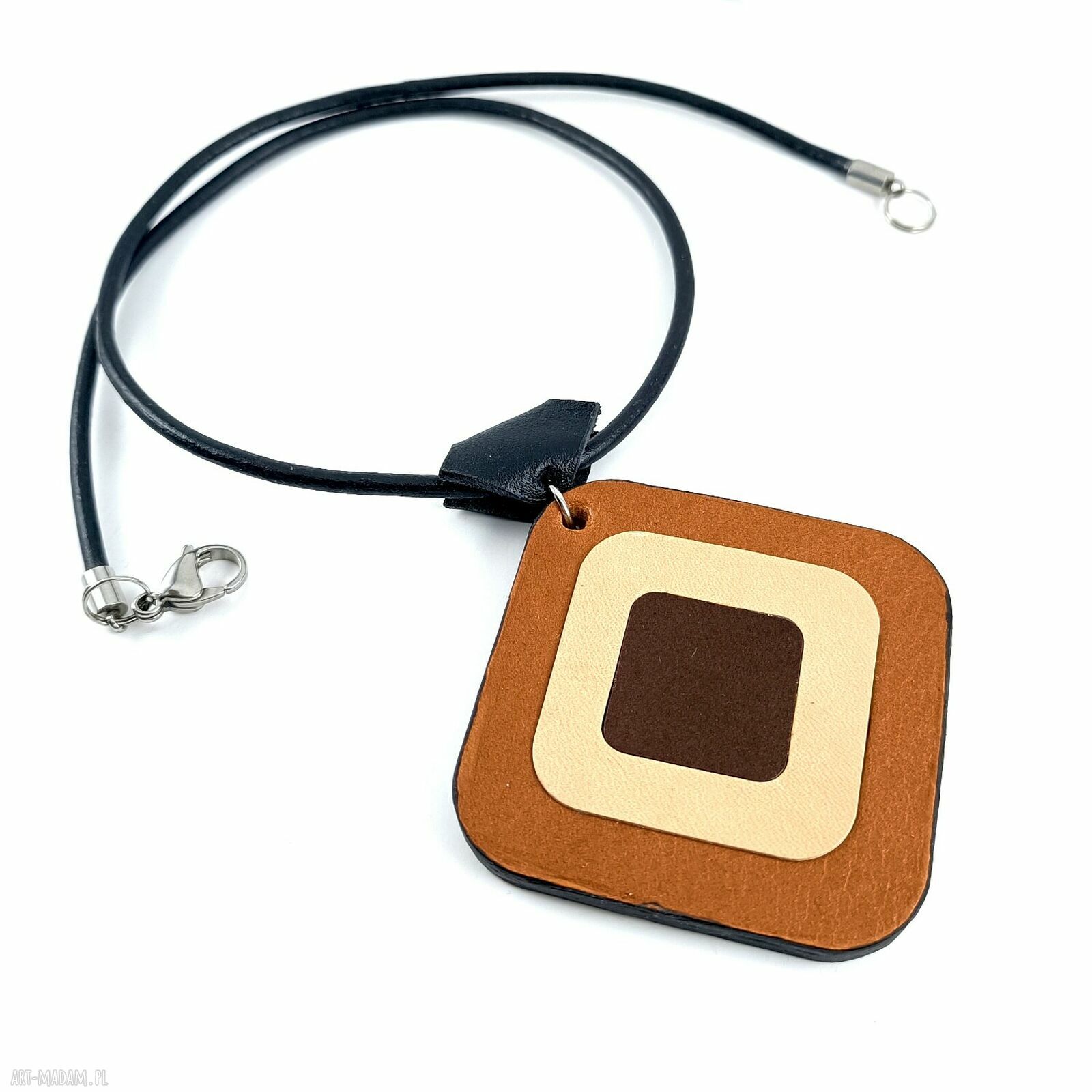 Skórzana zawieszka w brązach na czarnym rzemieniu - minimalistyczny naszyjnik handmade
