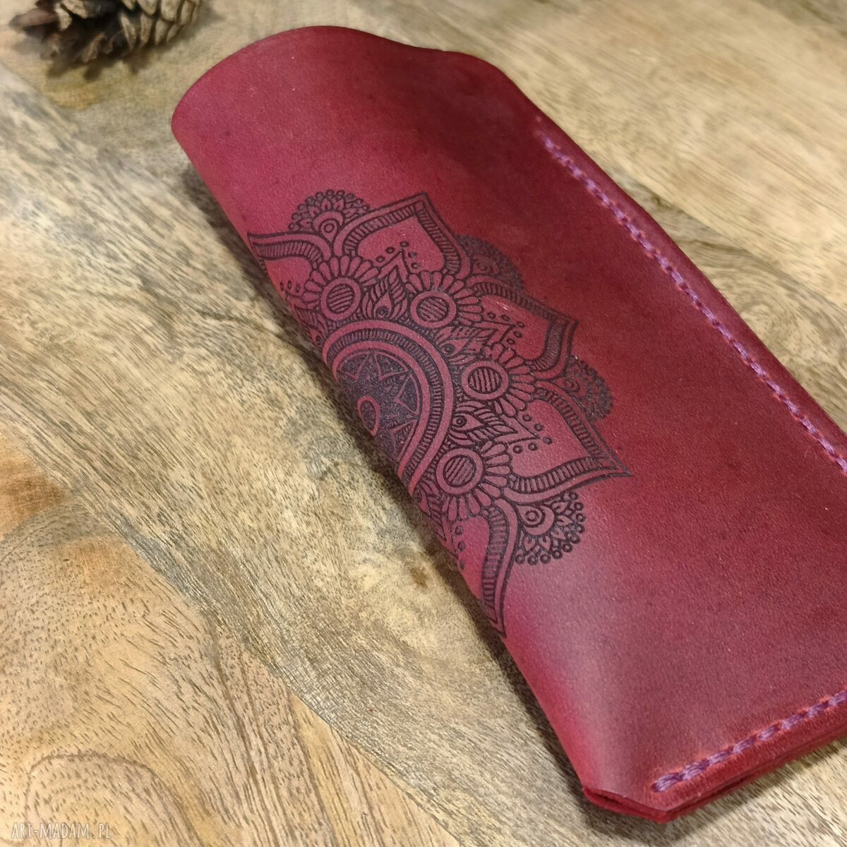Skórzane etui na okulary z grawerem - personalizowane damskie handmade