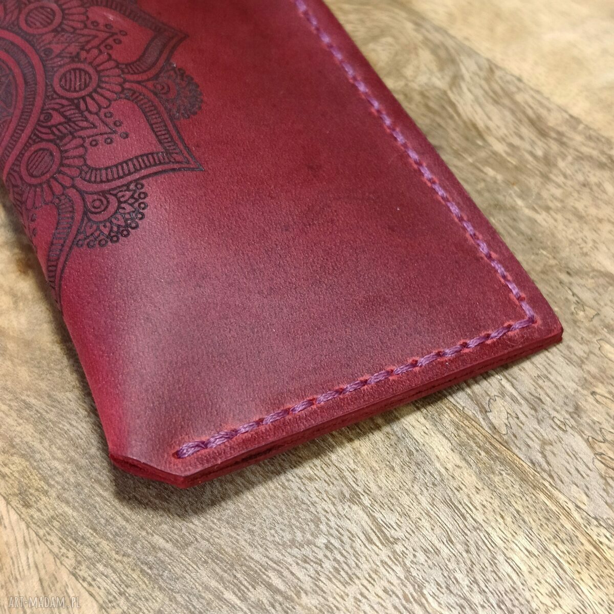 Skórzane etui na okulary z grawerem - personalizowane damskie handmade