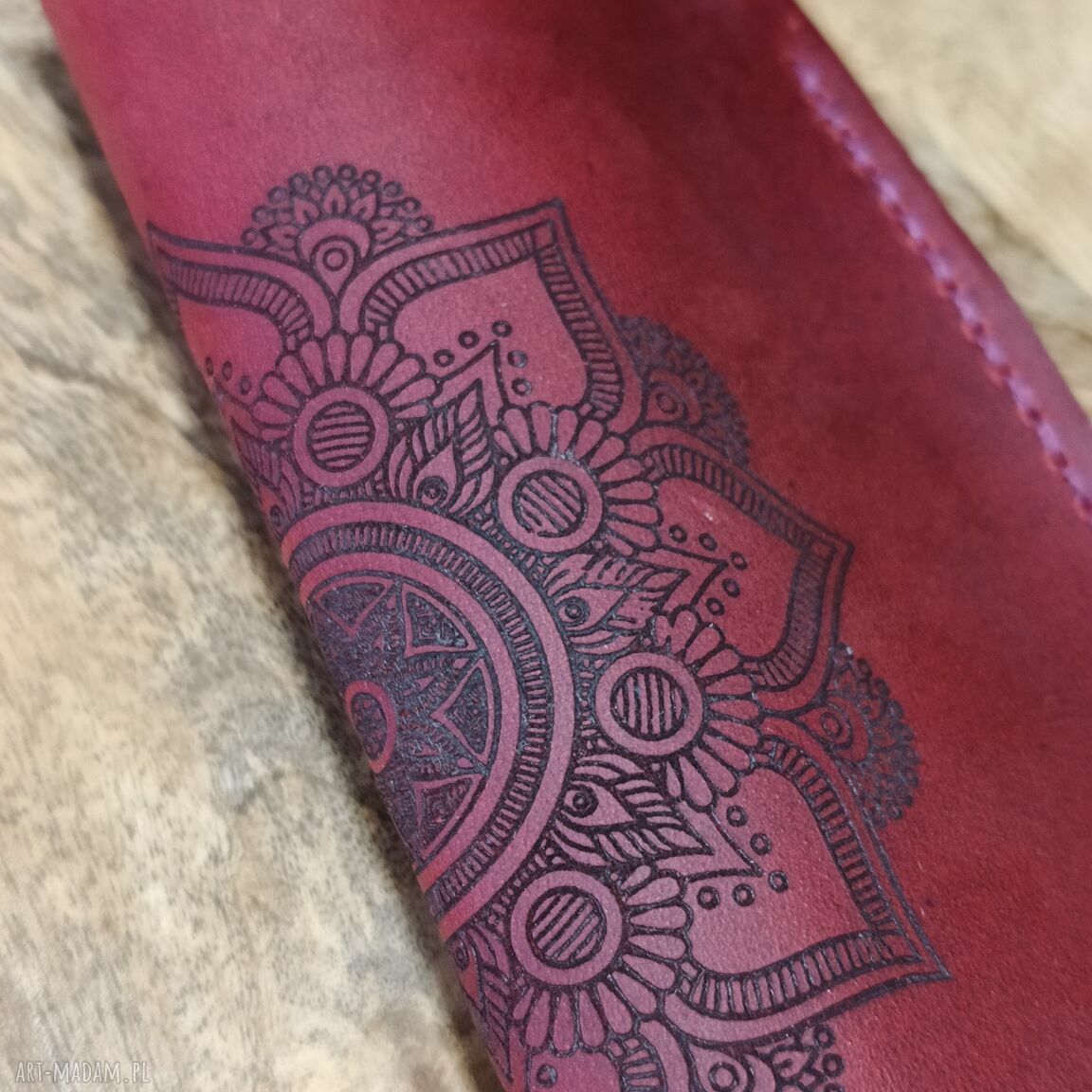 Skórzane etui na okulary z grawerem - personalizowane damskie handmade