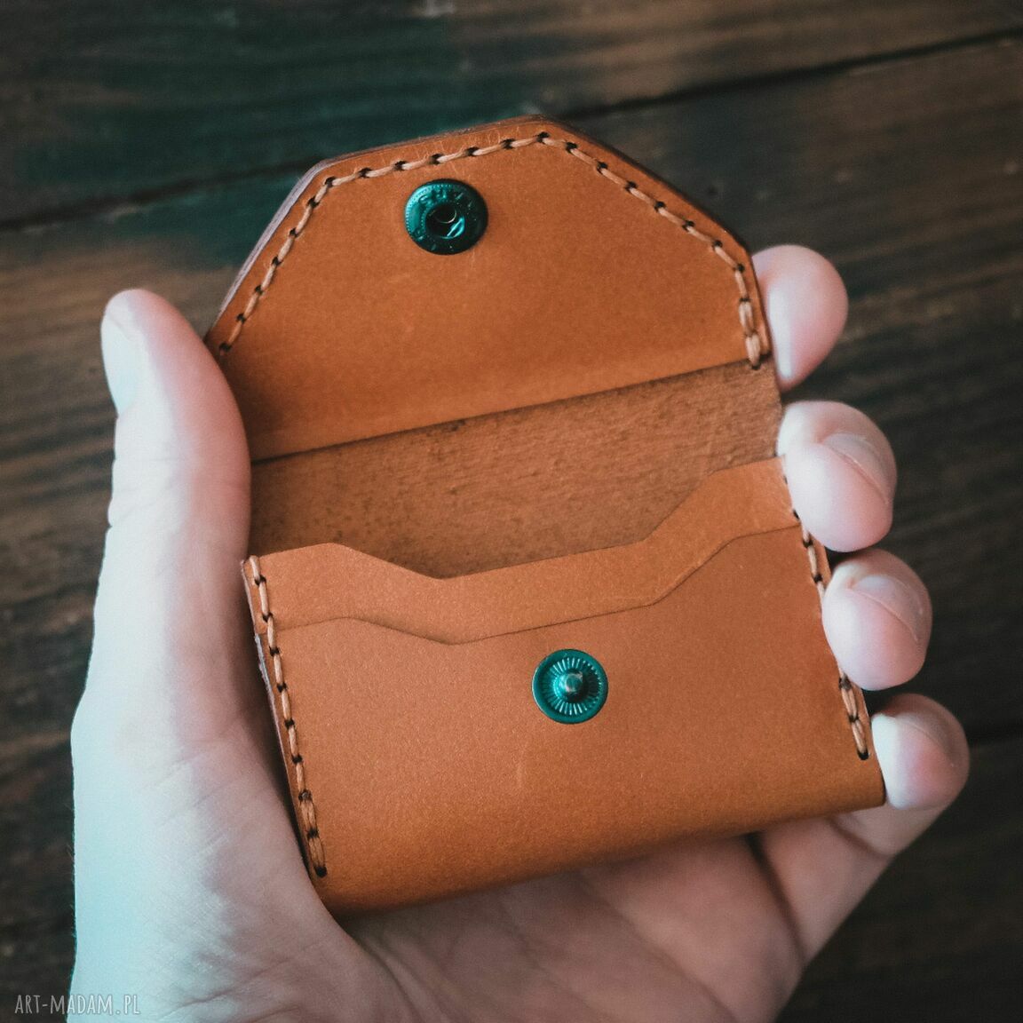 Skórzane etui na baterie do aparatu i karty SD - prezent personalizowany