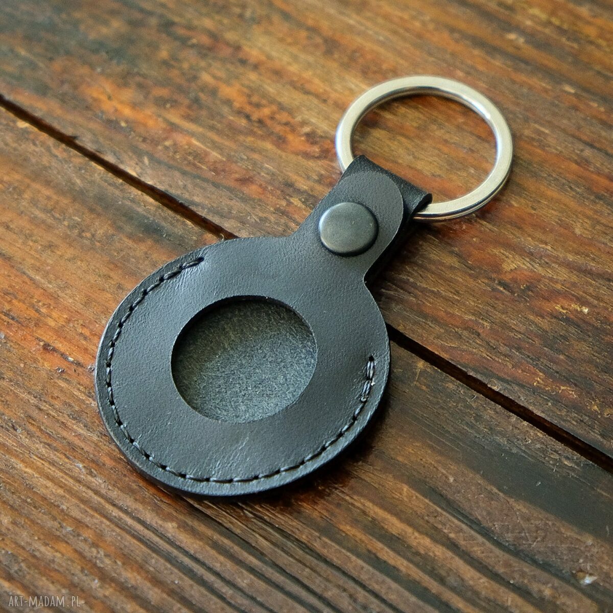 Personalizowany czarny skórzany brelok do Apple AirTag - ręcznie szyty z włoskiej skóry Koala