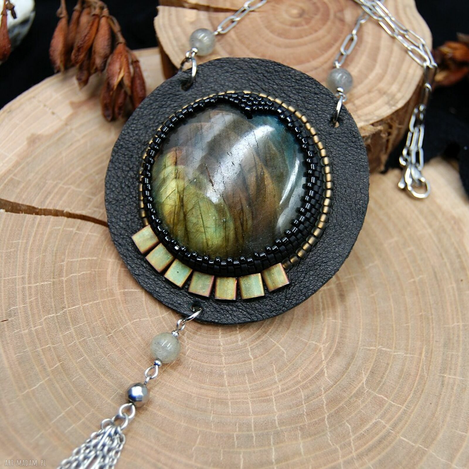 Skórzany wisior z tęczowym labradorytem handmade