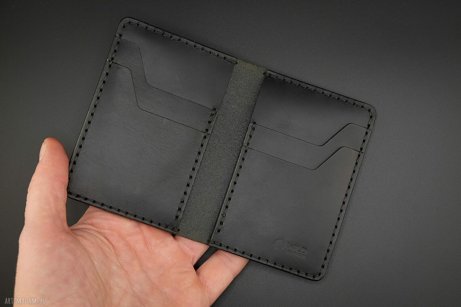 Czarny skórzany portfel Buttero Model Wysoki - personalizowany inicjałami