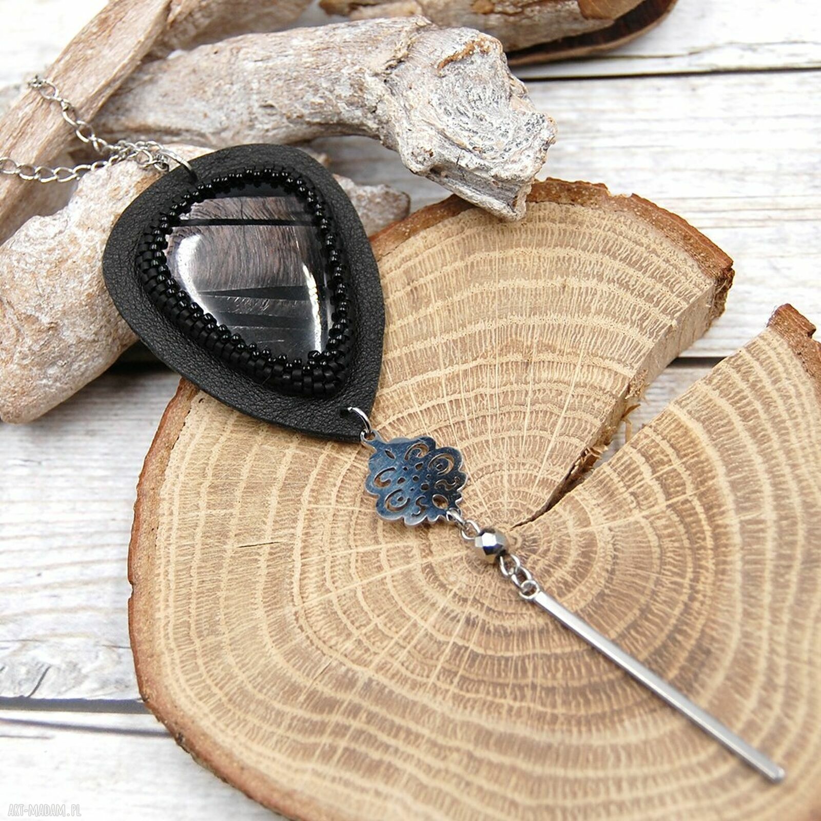 Skórzany wisior z hiperstenem - długi naszyjnik handmade