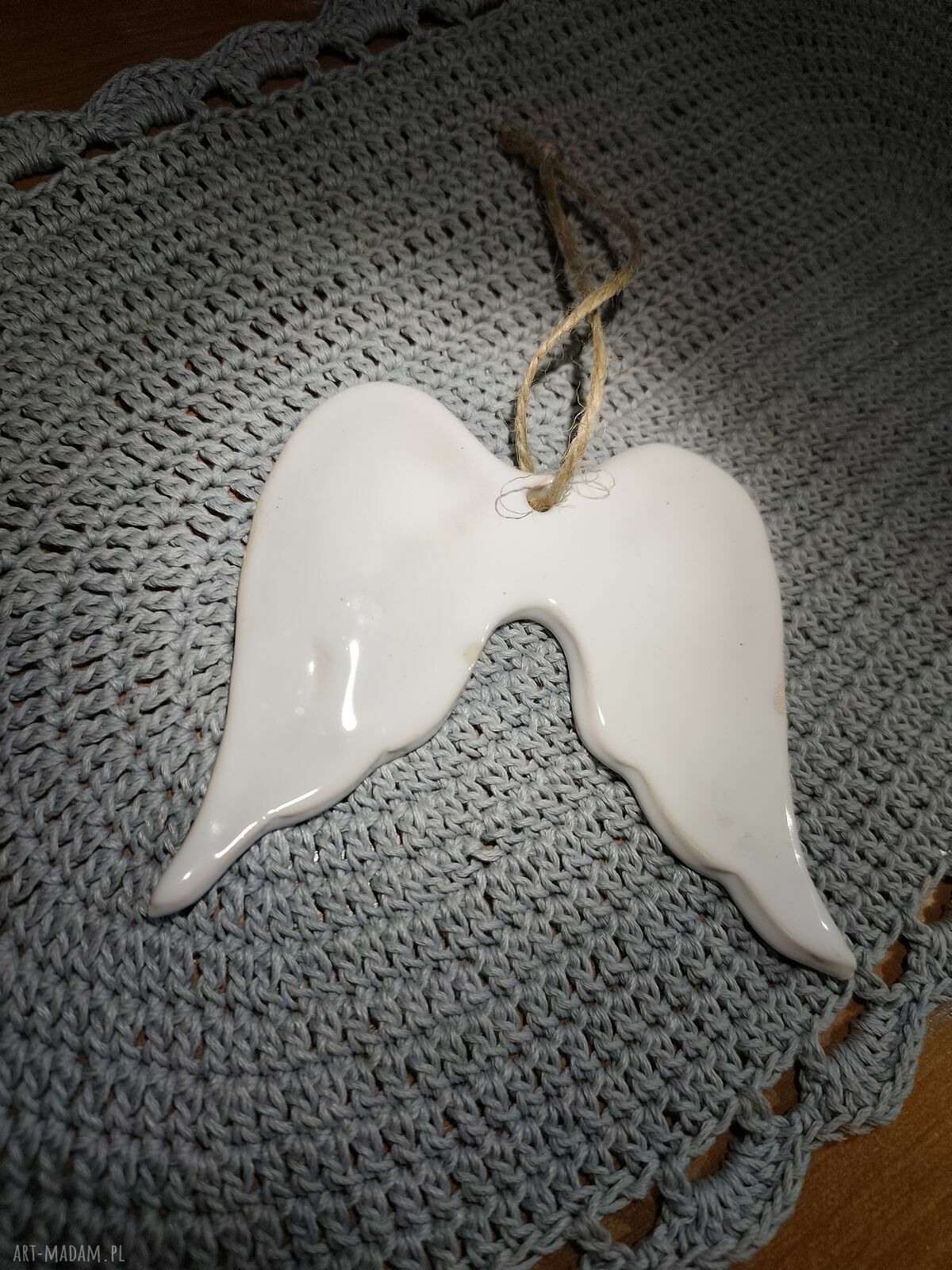 Białe skrzydła ceramiczne - bożonarodzeniowa dekoracja handmade 13x13 cm