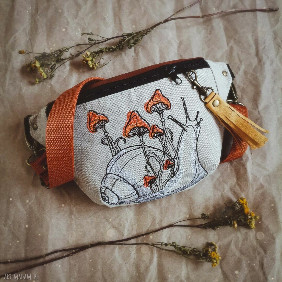 Mini nerka ślimak z grzybkami - haft komputerowy, len i eko skóra