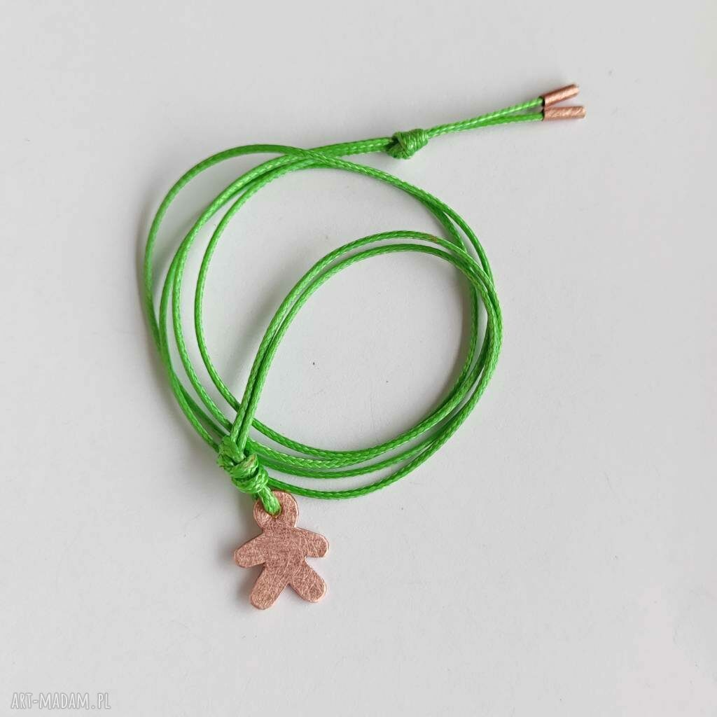 Wisiorek Słodki Pamperek z miedzi na ozdobnym sznurku - handmade