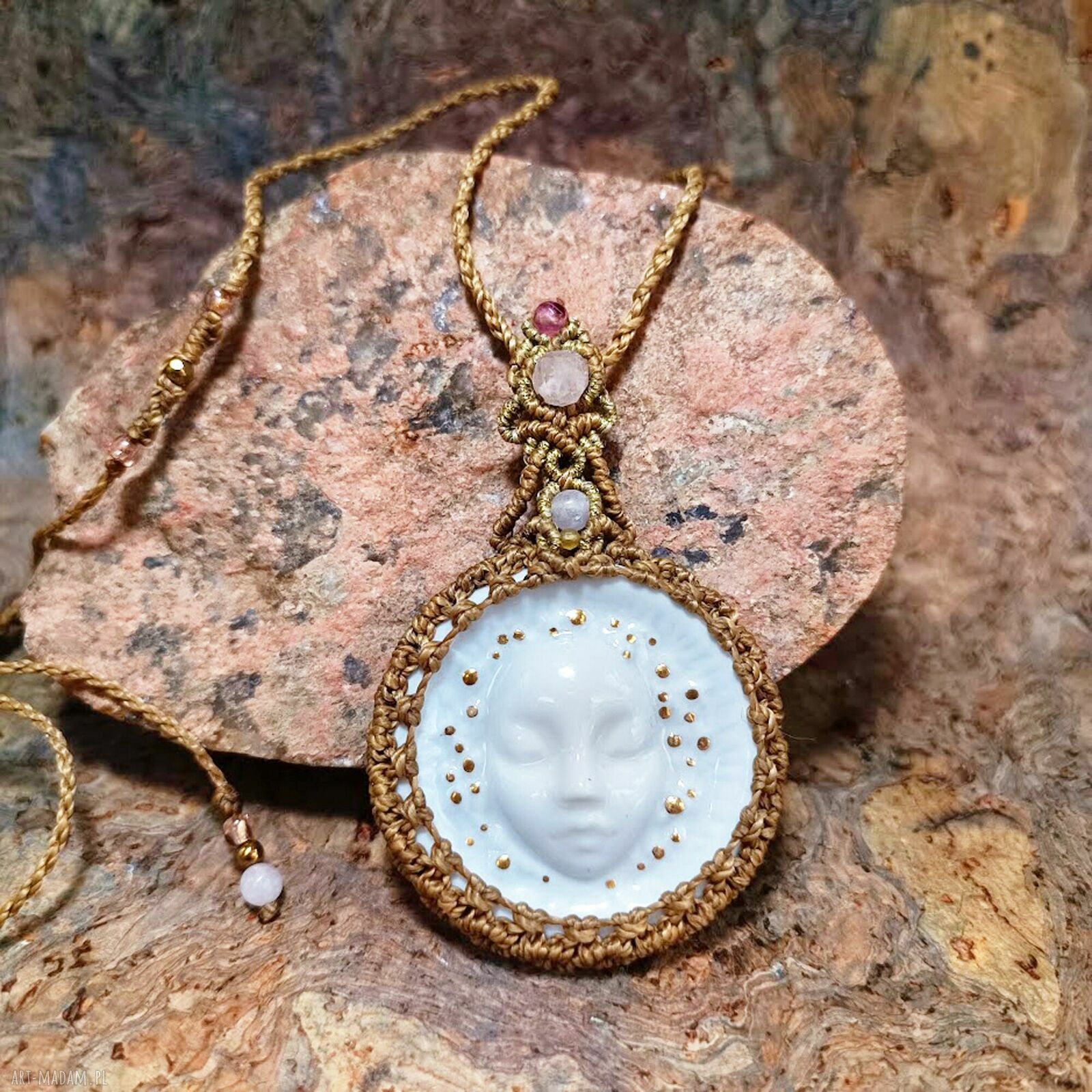 Naszyjnik "Słońce" - porcelanowa kamea z cytrynem, agatem i mikromakramą