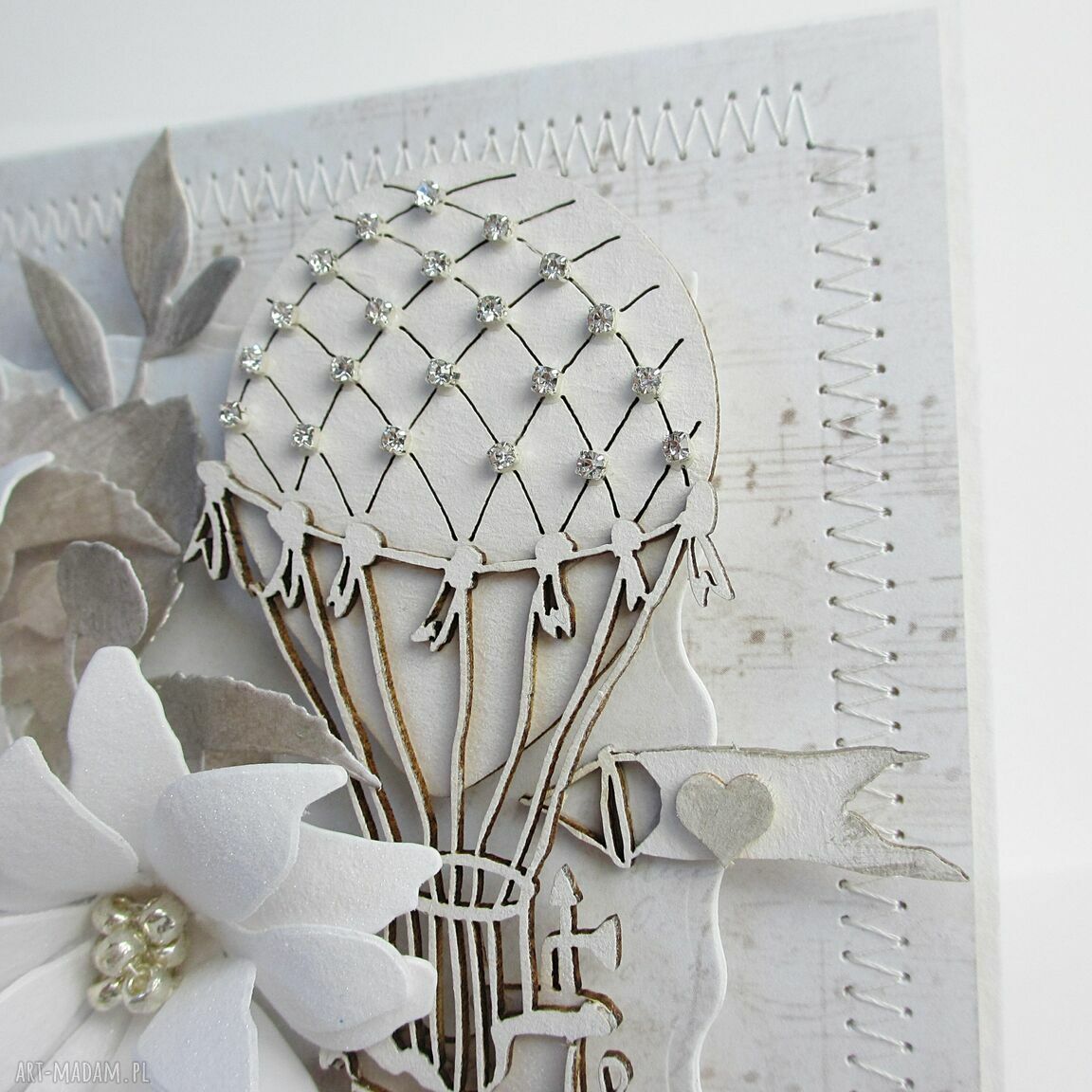 Ślubna kartka scrapbooking w pudełku - eleganckie życzenia i pamiątka
