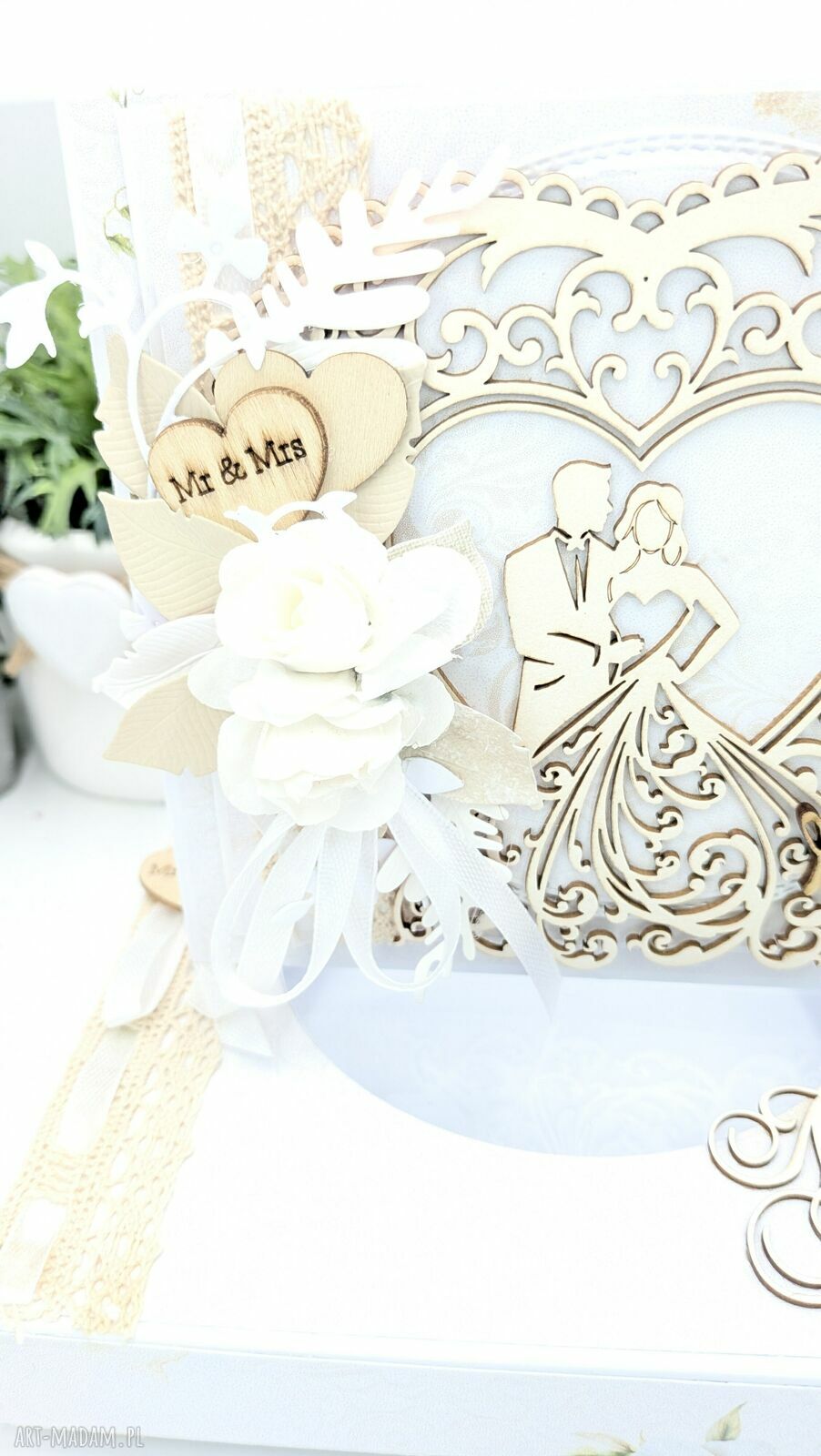 Ślubna kartka handmade 14x14 cm w pudełku z drewnianym sercem Mr & Mrs