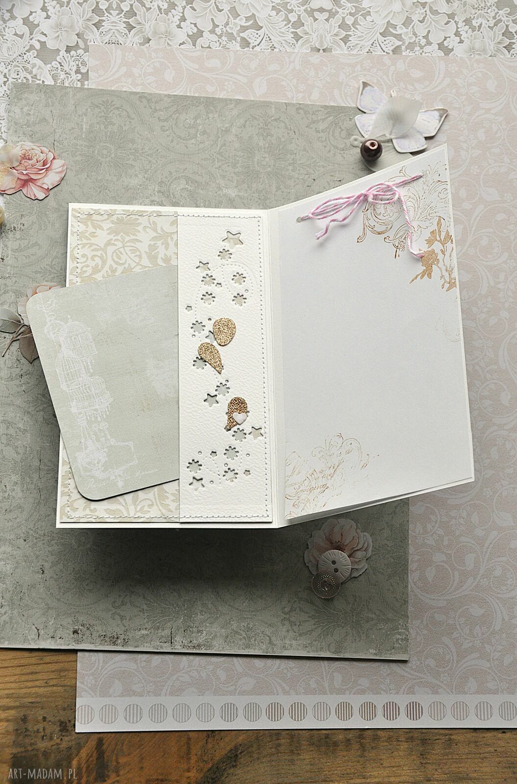 Kartka ślubna scrapbooking w pastelach dla nowożeńców