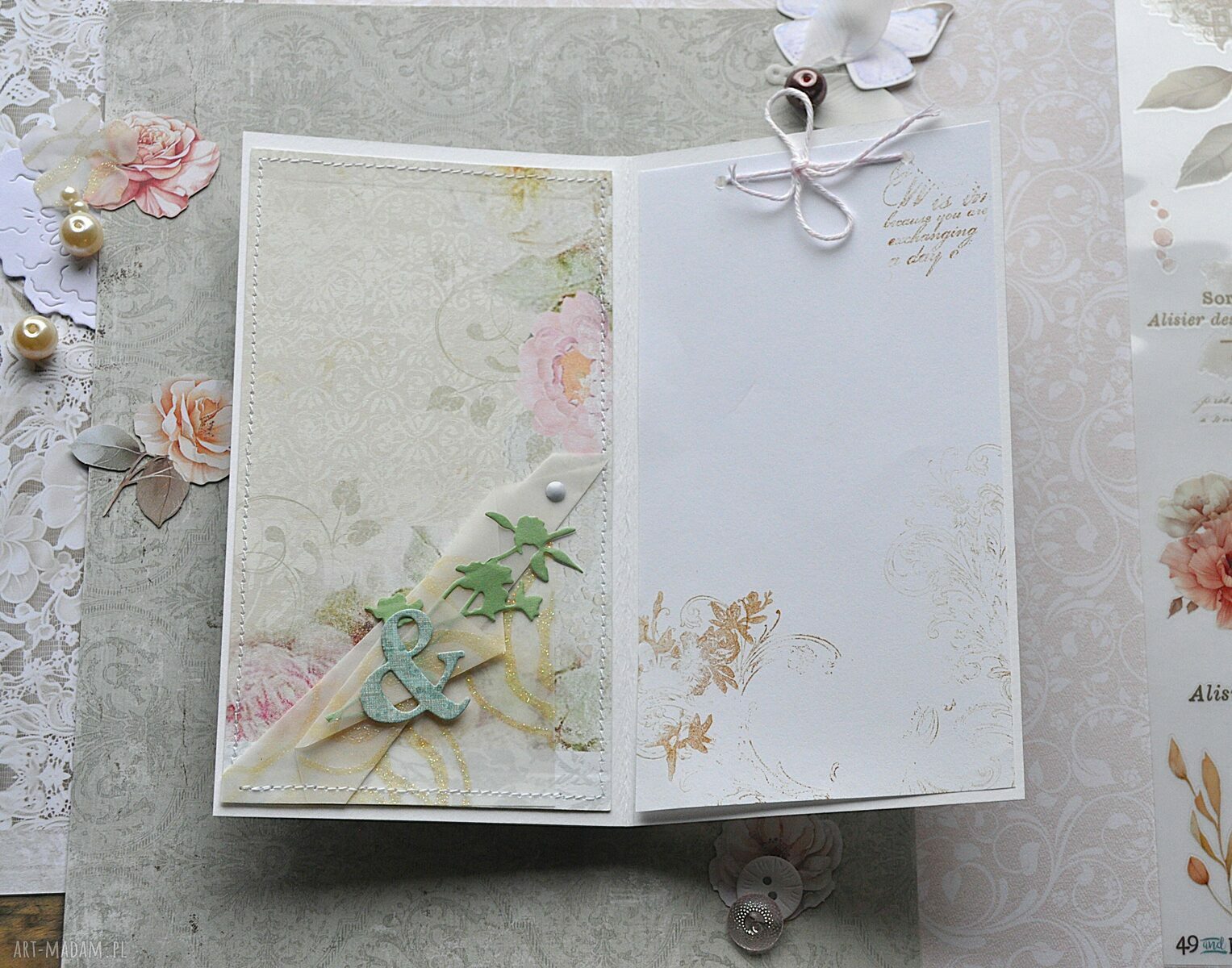 Ręcznie robiona kartka ślubna w stylu scrapbookingu (9x16 cm)