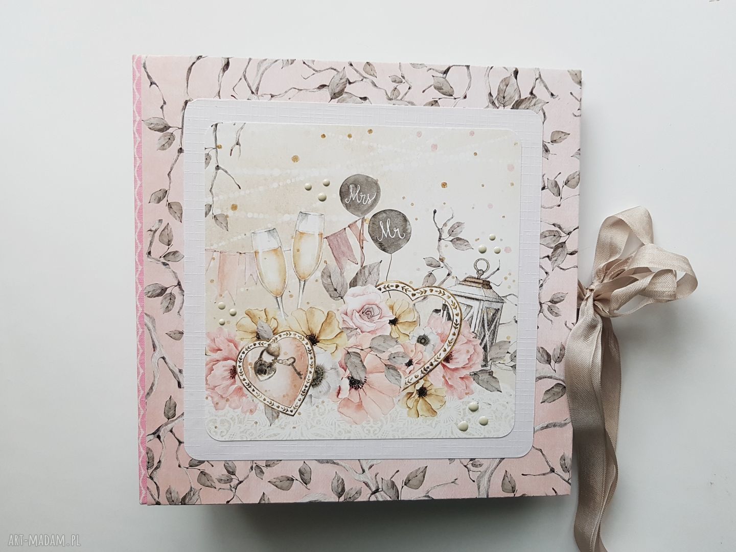 Album ślubny scrapbooking - pamiątka na zdjęcia i wzruszające dedykacje