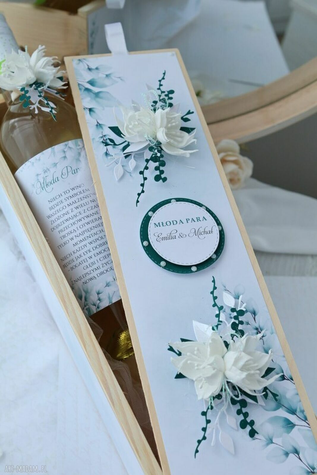 Prezent ślubny: personalizowana skrzynka na wino dla Pary Młodej