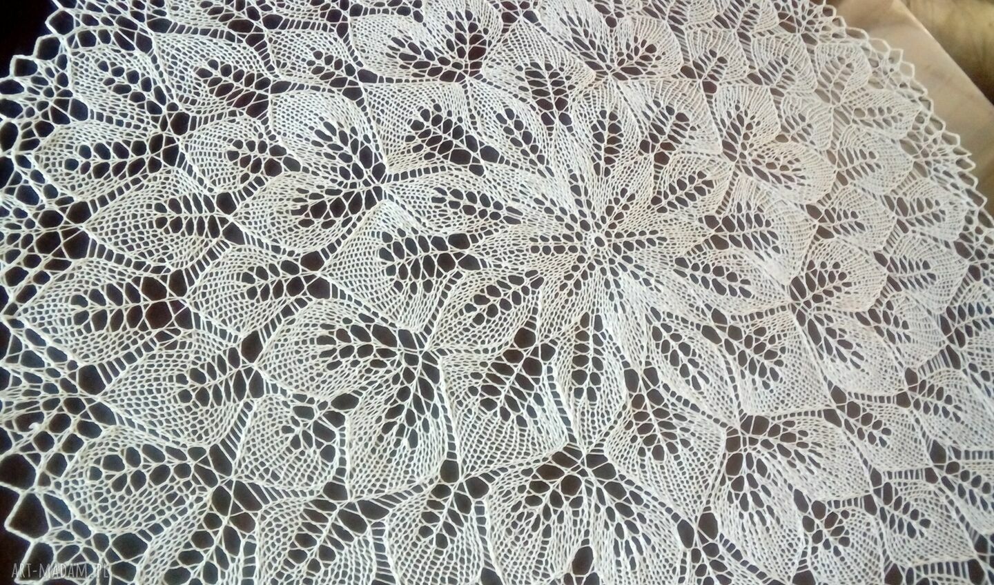 Śnieżnobiały obrus na drutach - ręcznie robiona koronka z kordonka (82 cm)
