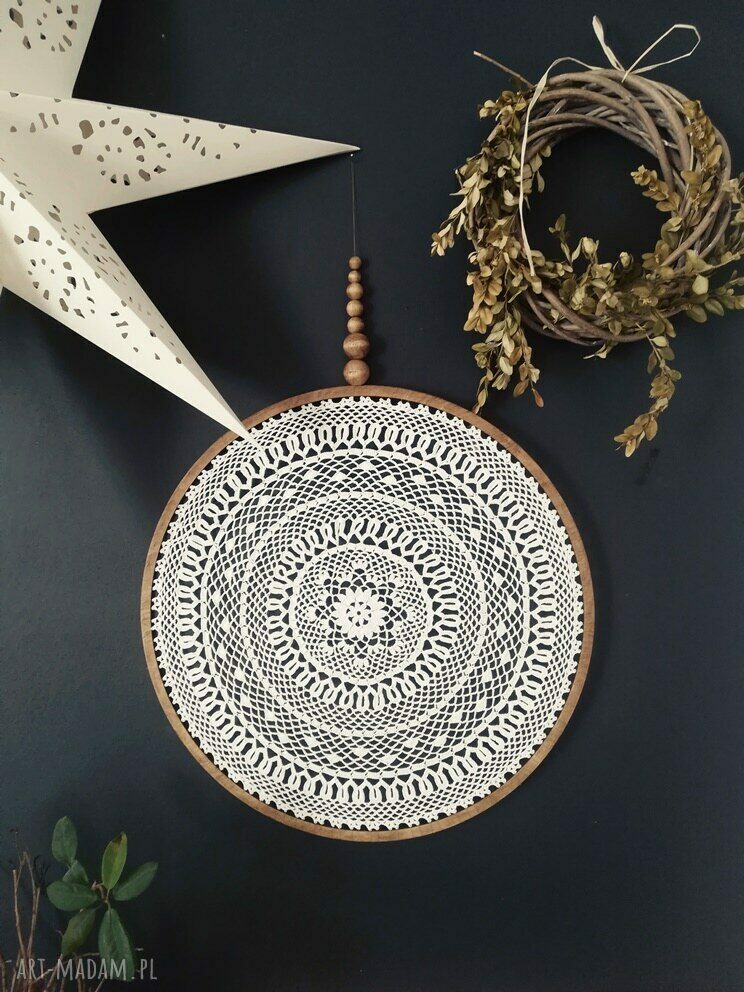 Łapacz snów z białą koronką - ręcznie robiona dekoracja ścienna 43 cm