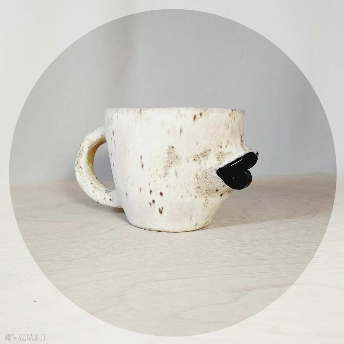 Sonia - filiżanka ceramiczna 300 ml z czarnymi ustami