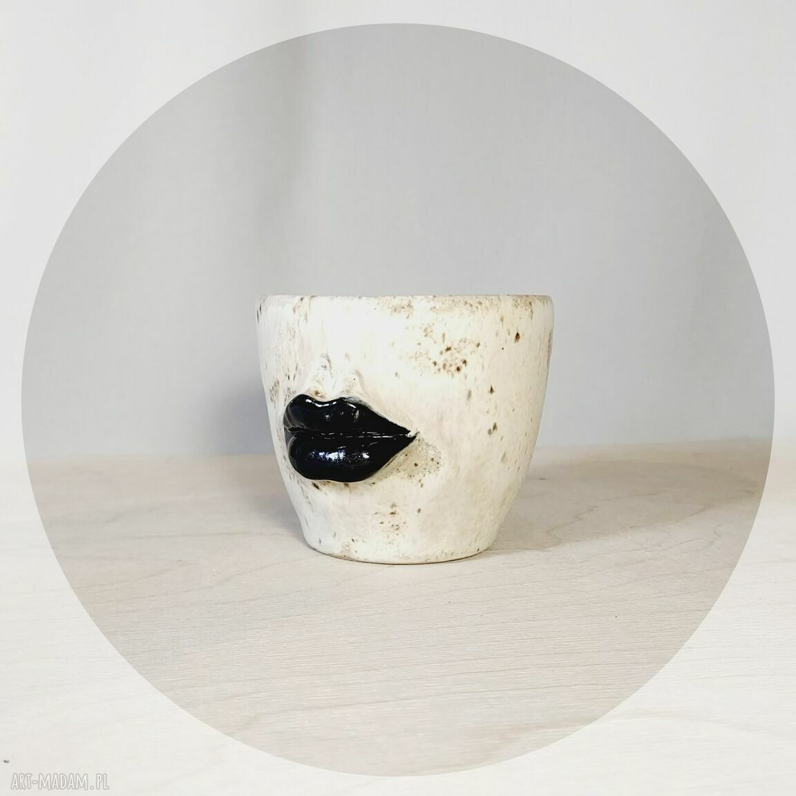 Sonia - filiżanka ceramiczna 300 ml z czarnymi ustami