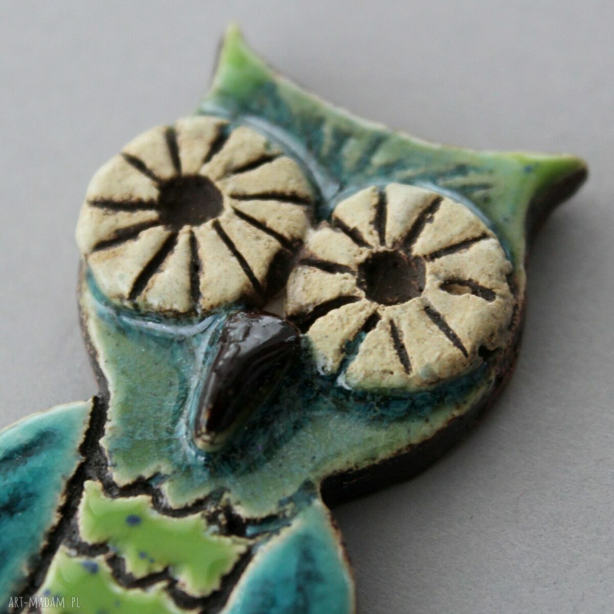 Broszka ceramiczna SOOWA - prezent dla nauczycielki w stylu minimalizmu