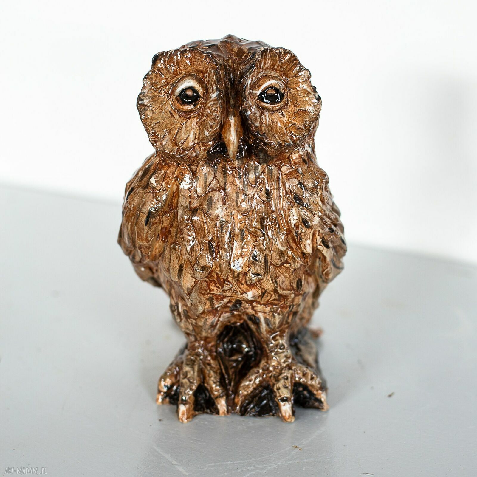 Sowa ceramiczna do książek - ręcznie wykonana figurka w ciepłych brązach