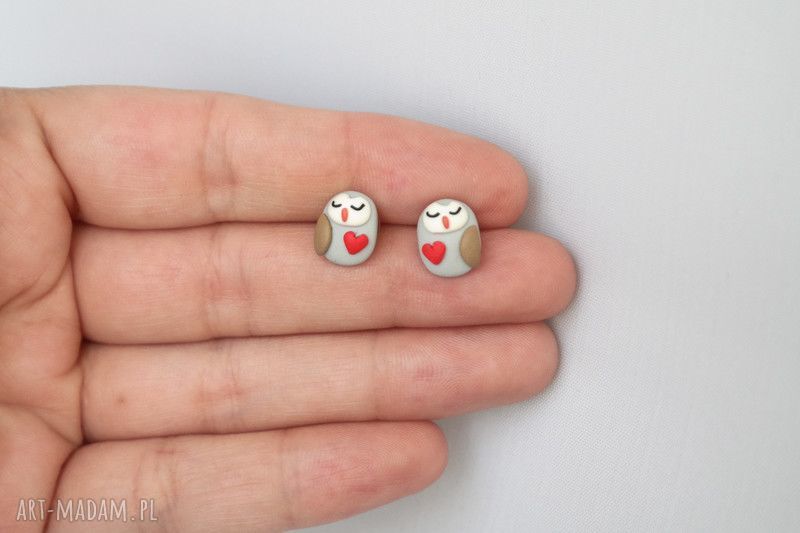 Małe sowy kolczyki wkręty ręcznie robione z modeliny Fimo i stali chirurgicznej