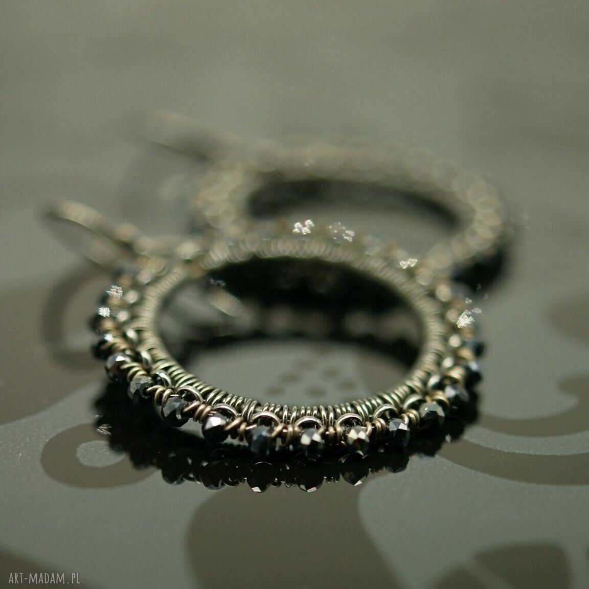 Kolczyki ze spinelu „Sarnan” w technice wire wrapping