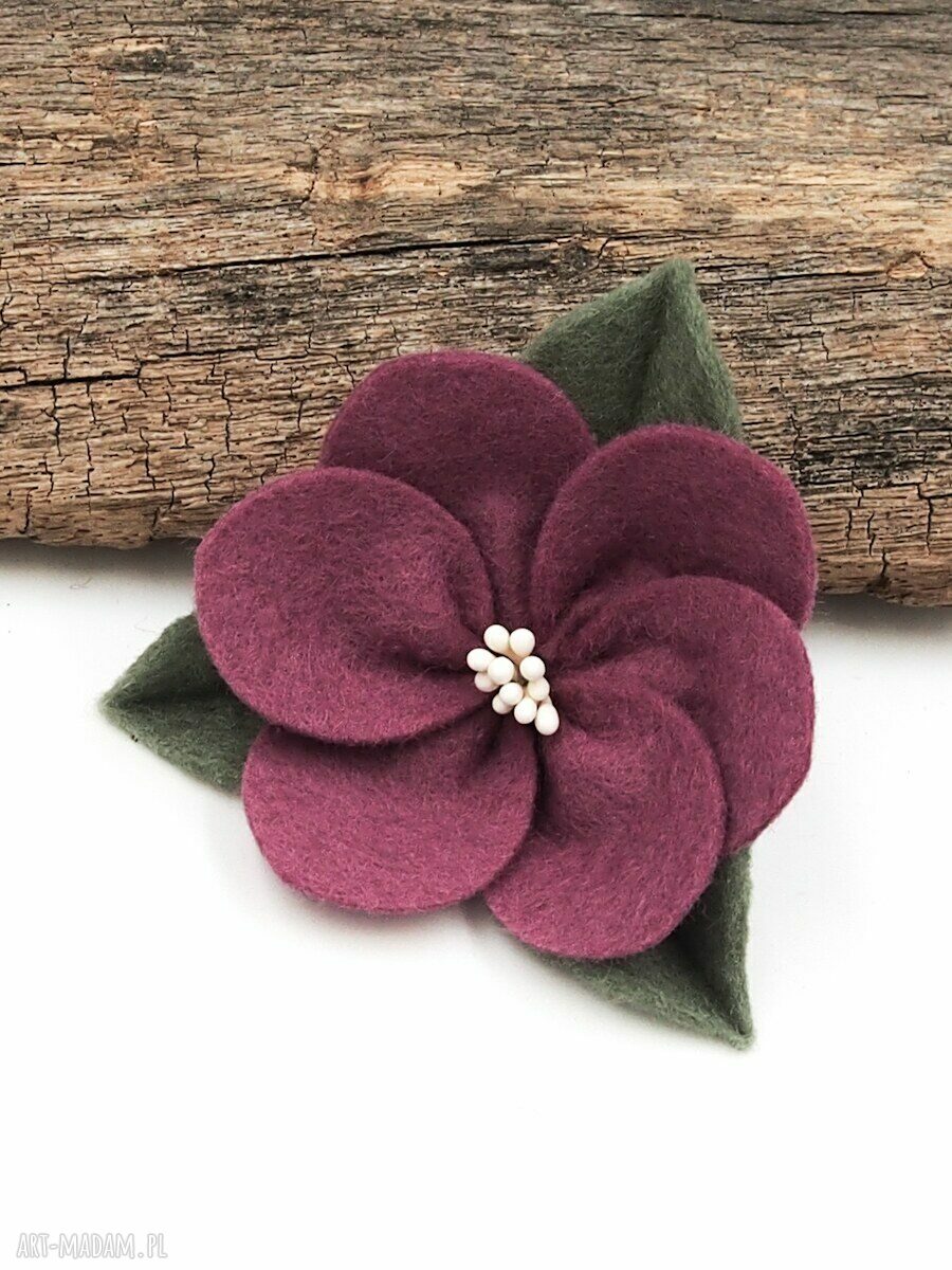Spinka do włosów kwiatek z filcu merino w kolorze mulberry