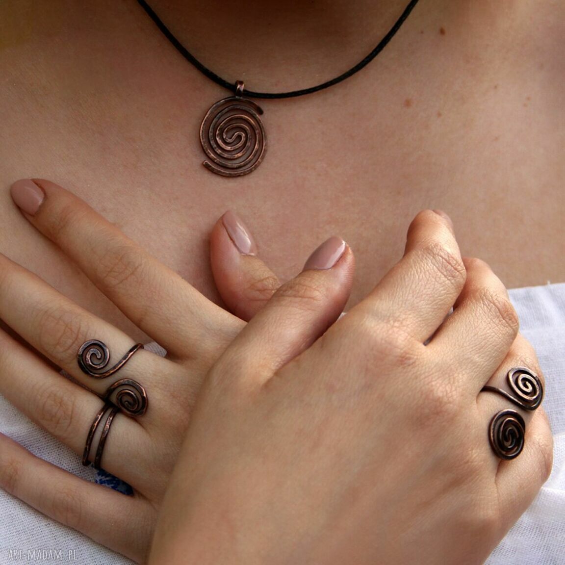 Spiralny miedziany wisiorek 2408-06 - patynowany handmade OOAK