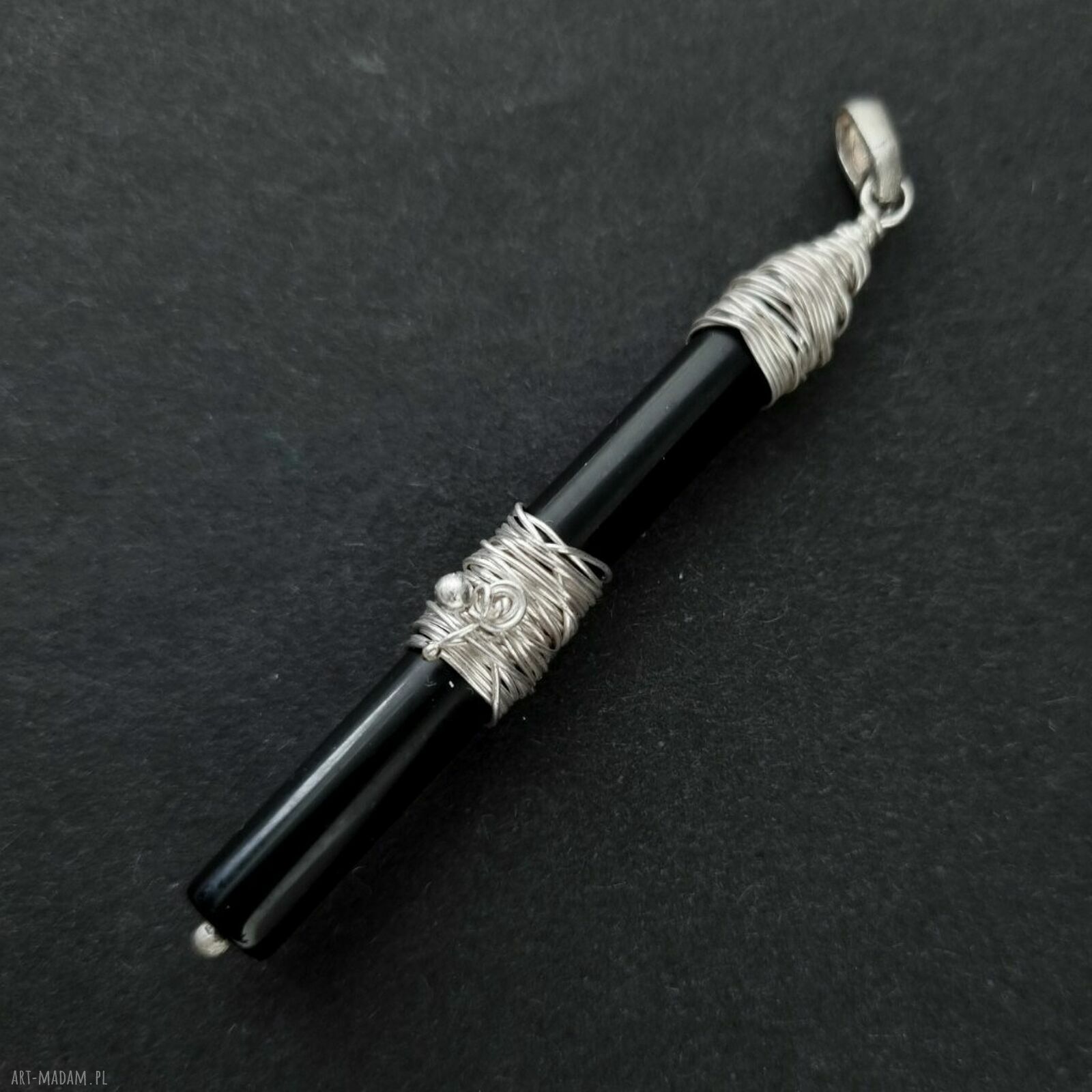 Spleciony wisiorek z onyksu - długi wisior wire wrapping