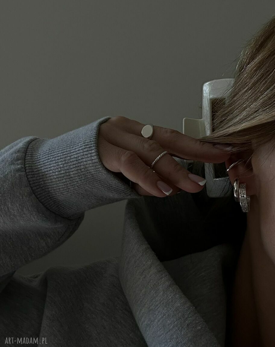 kolczyki: Srebrna prosta nausznica z kuleczkami Ręczne wykonanie