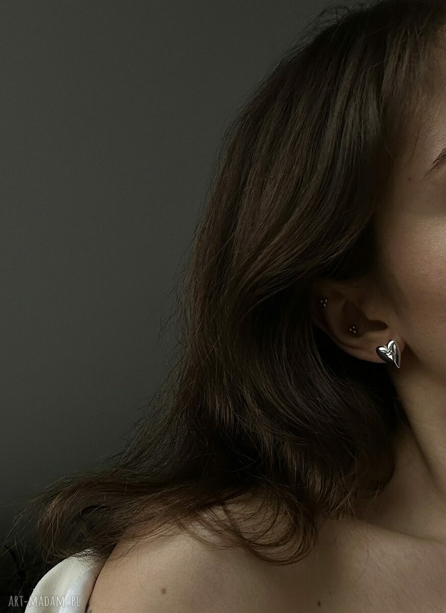 kolczyki: Srebrne kolczyki serca ręcznie wykonane