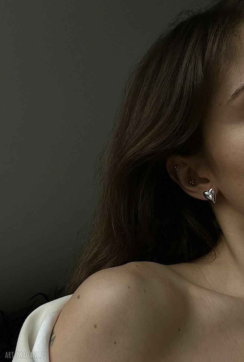 kolczyki: Srebrne kolczyki serca ręcznie wykonane