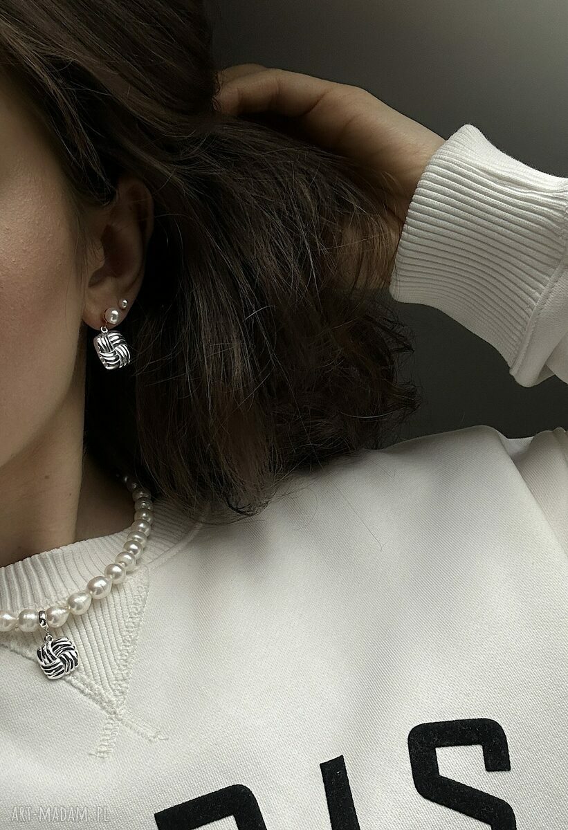 Srebrne kolczyki na sztyftach z białymi perłami Swarovski SOTHO