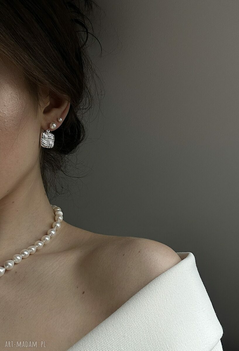 Srebrne kolczyki na sztyftach z białymi perłami Swarovski SOTHO