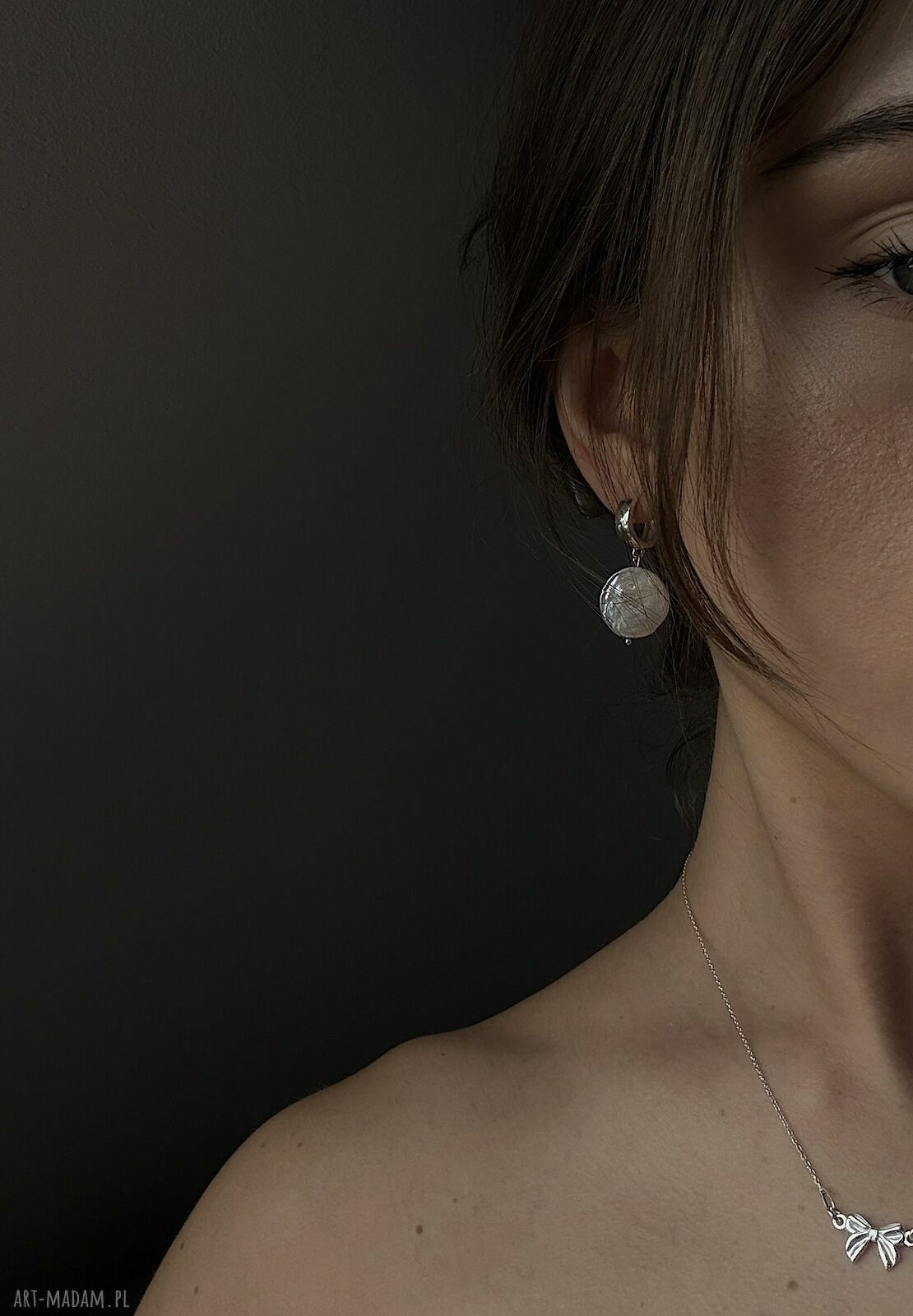 kolczyki: Srebrne kolczyki z dużymi płaskimi perłami autorskie