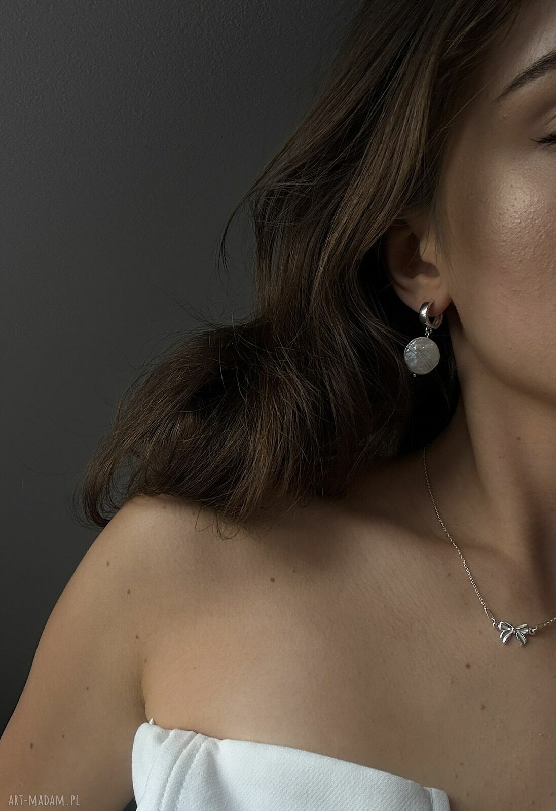 kolczyki: Srebrne kolczyki z dużymi płaskimi perłami autorskie