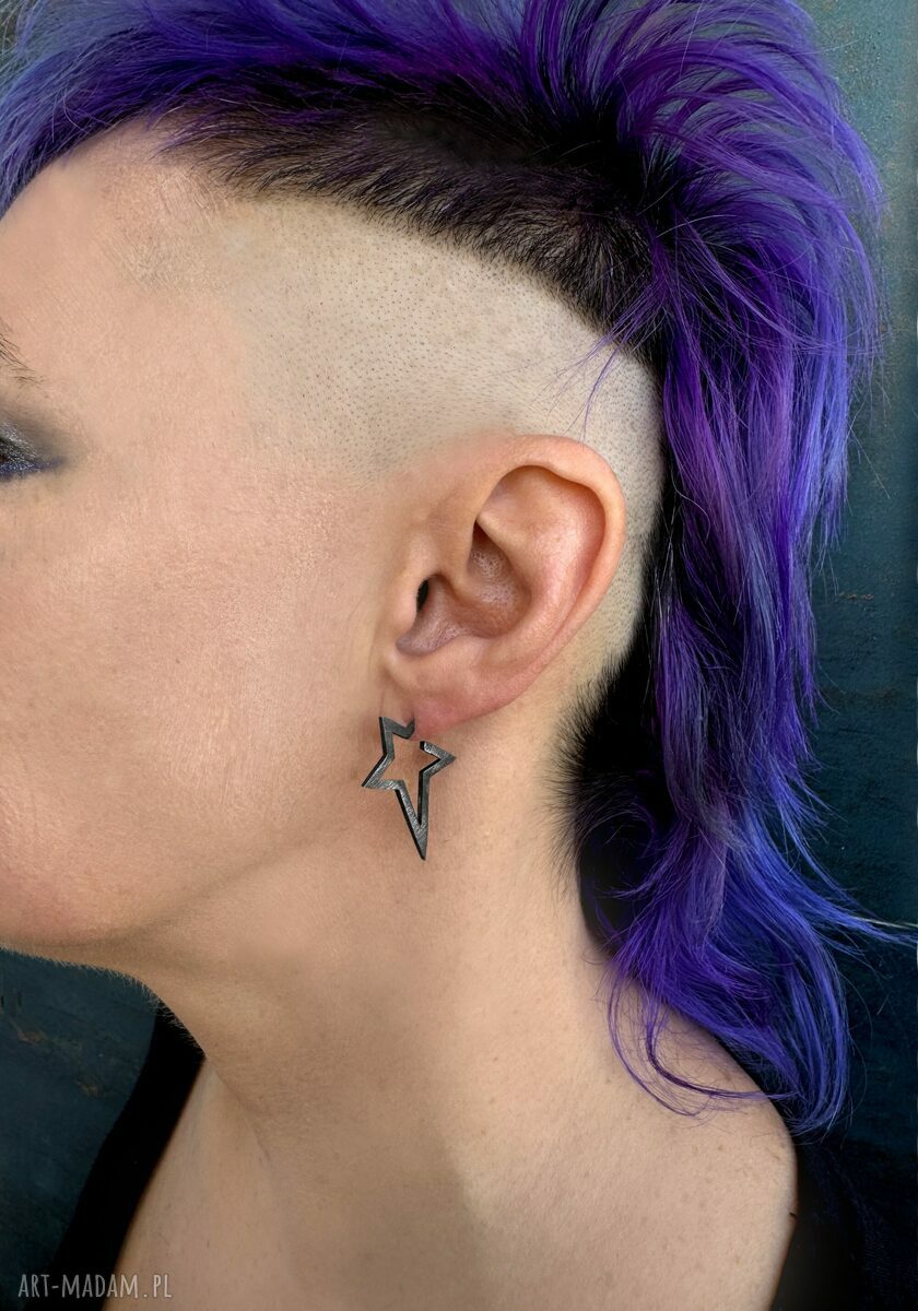 Oksydowane srebrne kolczyki wkrętki Gwiazdki Rockstar Dark (wersja większa) - Shambala